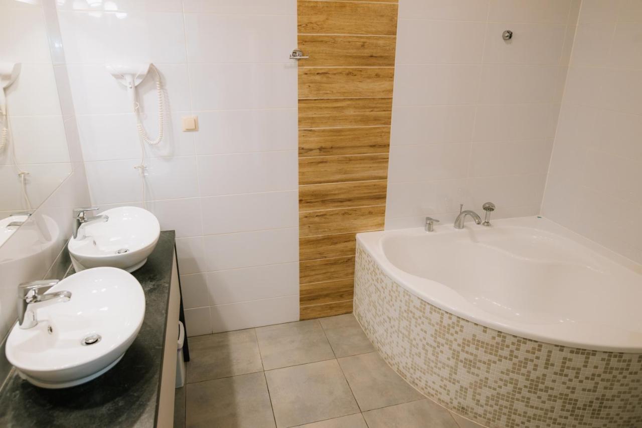 Kasztelan Hotell Krosno Exteriör bild